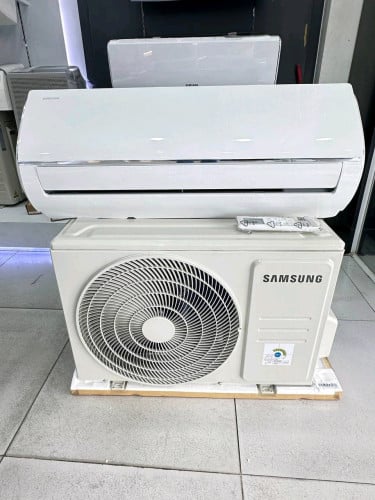 មានលក់ ម៉ាស៊ីនត្រជាក់ Samsung 1 hp inverter ថែមជើង