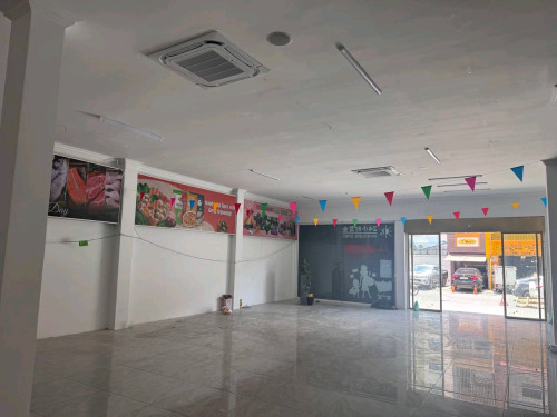 🏢 Building for Rent (4 Houses) – Main Road in Daun Penh