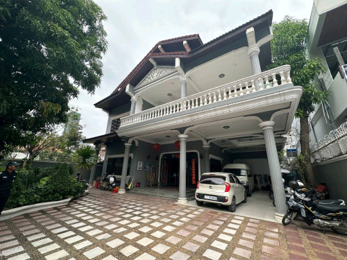 🏢 House for Rent – Main Road BKK1
