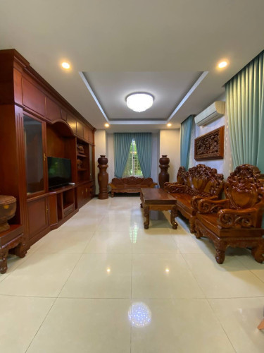 វីឡាទោលVIPលក់នៅបុរីអង្គរភ្នំពេញ គម្រោង2 នៅជិតអុីអនសែនសុខ