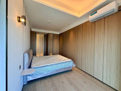 2 Bedroom Corner Window Vue Aston
