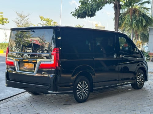 2023 TOYOTA GRANVIA Premium VIP