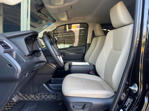 2023 TOYOTA GRANVIA Premium VIP