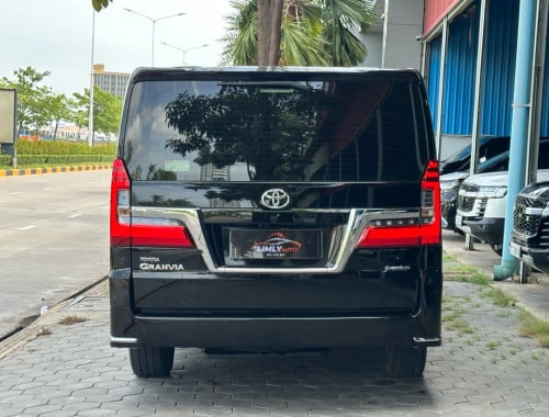 2023 TOYOTA GRANVIA Premium VIP