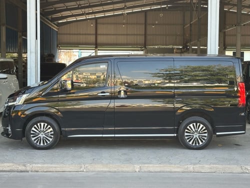 2023 TOYOTA GRANVIA Premium VIP