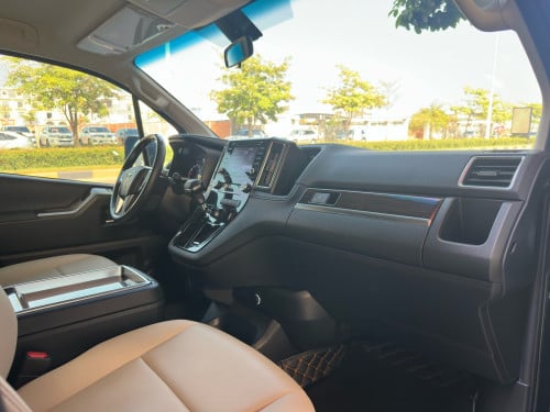 2023 TOYOTA GRANVIA Premium VIP