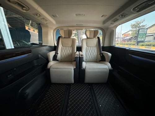 2023 TOYOTA GRANVIA Premium VIP