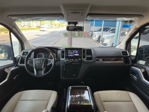 2023 TOYOTA GRANVIA Premium VIP