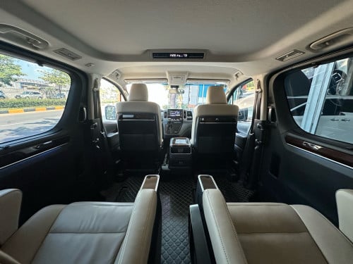 2023 TOYOTA GRANVIA Premium VIP