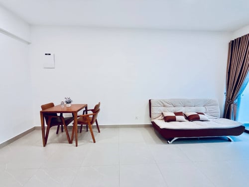 Condo Urban village Phase 2 available for rent 450$ per month