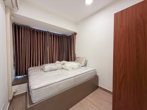 Condo Urban village Phase 2 available for rent 450$ per month