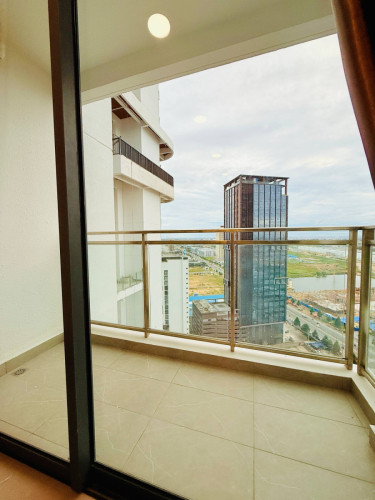 Condo Urban village Phase 2 available for rent 450$ per month