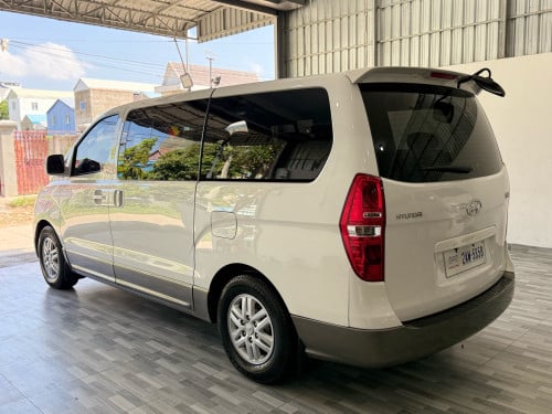Hyundai H1 2018 ខ្លាញ់គោ