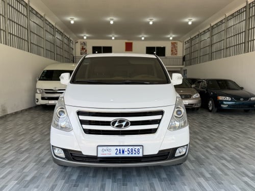 Hyundai H1 2018 ខ្លាញ់គោ