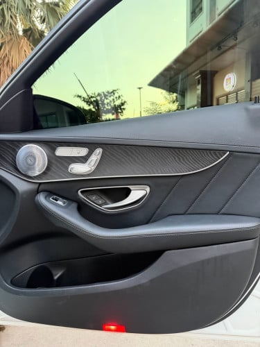 Mercedes Benz C300 2015