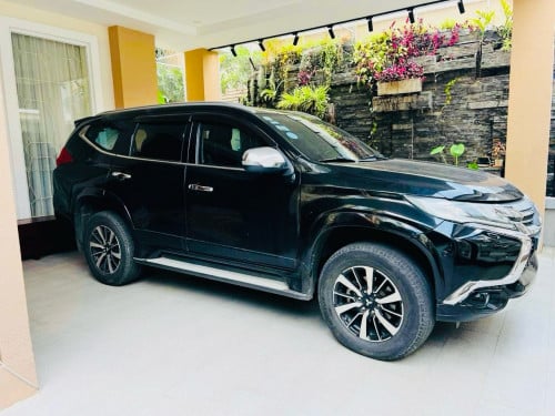 Mitsubishi Pajero sport ម៉ាស៊ីន​ ម៉ាស៊ូត​