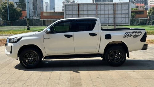 Totoya hilux revo V  2022 ឡានស្អាត តំលៃ 34500$ចចារ