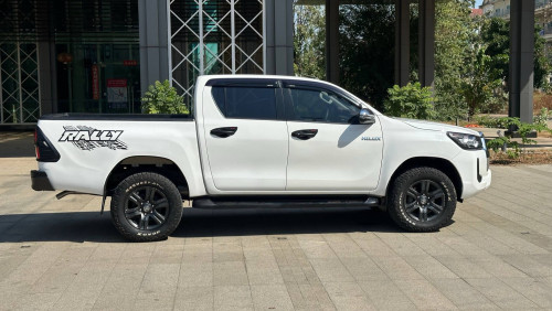 Totoya hilux revo V  2022 ឡានស្អាត តំលៃ 34500$ចចារ