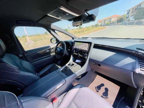 TOYOTA ALPHARD 2024