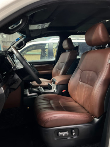 Toyota Land Cruiser 2019 V8 ម៉ាស៊ូត Grand Touring