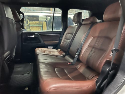 Toyota Land Cruiser 2019 V8 ម៉ាស៊ូត Grand Touring