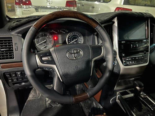 Toyota Land Cruiser 2019 V8 ម៉ាស៊ូត Grand Touring