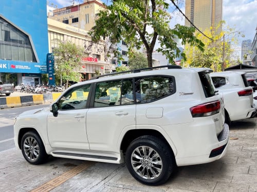 Toyota Land Cruiser GXR twin turbo 3.5 សាំង​