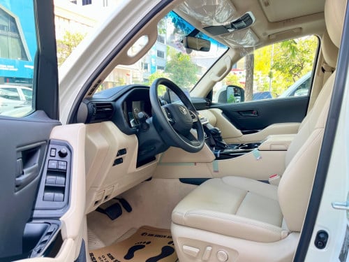 Toyota Land Cruiser GXR twin turbo 3.5 សាំង​