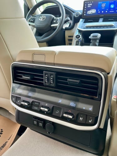 Toyota Land Cruiser GXR twin turbo 3.5 សាំង​