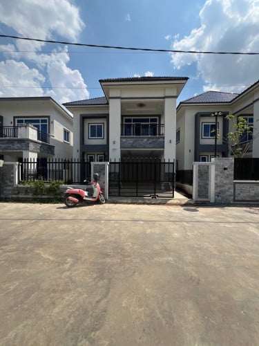 Villa for sale Borey Modern01 Sangkat Snor Kombuol