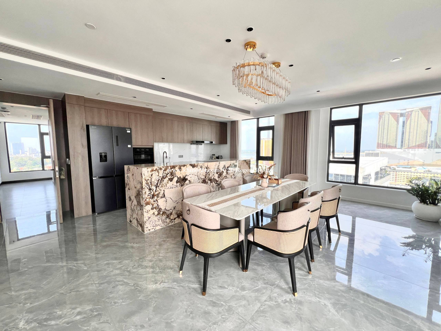 Penthouse 3-Bedroom Apartment 顶层豪华三卧室公寓