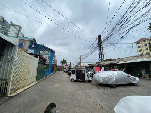 ផ្ទះល្វែងលក់បន្ទាន់(សង្កាត់ស្រះចក) ជិតផែថ្មមាត់ទន្លេ