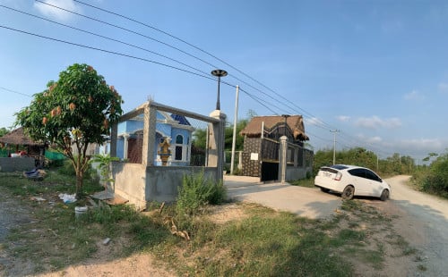 ផ្ទះនៅកំពង់ស្ពឺ ត្រូវការលក់បន្ទាន់