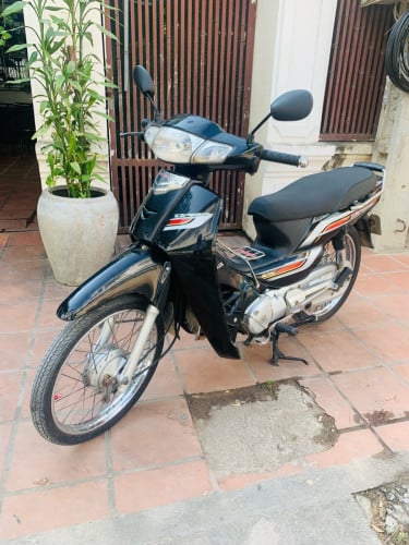 សង់​ 014​ម៉ូតូ​ស្អាត​ មាន​ពន្ធ​កាត​គ្រី​ តម្លៃ​ចរចារ​