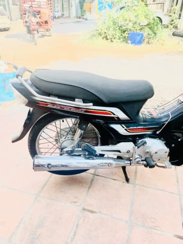 សង់​ 014​ម៉ូតូ​ស្អាត​ មាន​ពន្ធ​កាត​គ្រី​ តម្លៃ​ចរចារ​