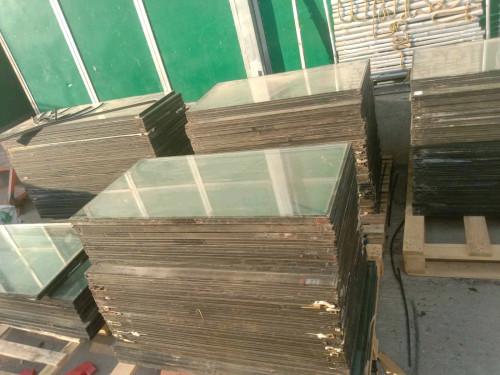 កញ្ចក់5.5 ×1ម៉ែត.2 ចូលស្តុតហើយបងបងត្រូការអាចកាម៉ង់បានលក់មួយ 1$នឹង1.5$តាមធំតូច ទីតាំងកំបូល