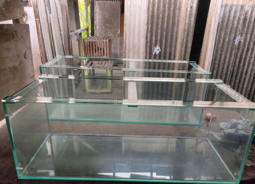 មានលក់ទូរថ្មី ទំហំ 70x30x30 កញ្ចក់5li ទូរ