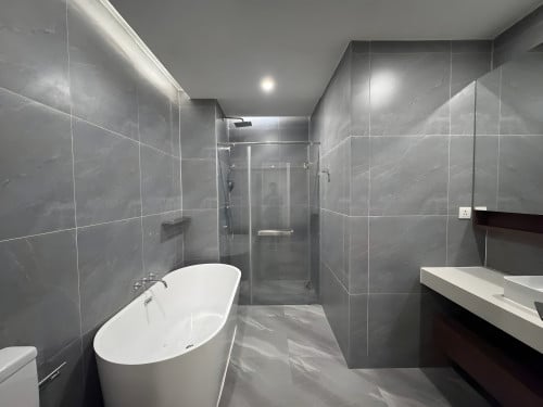 ๐
๐จ๐ซ ๐๐๐ง๐ญ: Duplex 3-Bedroom Apartment โ Chroy Changvar