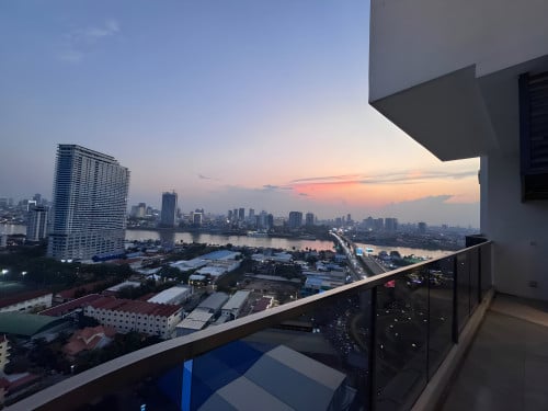 ๐
๐จ๐ซ ๐๐๐ง๐ญ: Duplex 3-Bedroom Apartment โ Chroy Changvar