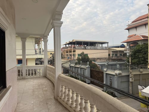 ផ្ទះលក់ (ជិតផ្សារប៉េសេ បឹងទំពុន) | House for SALE!