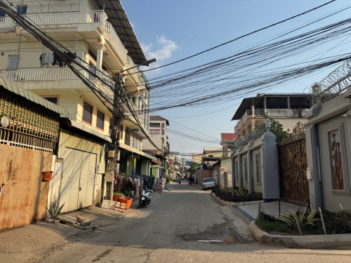 ផ្ទះលក់ (ជិតផ្សារប៉េសេ បឹងទំពុន) | House for SALE!
