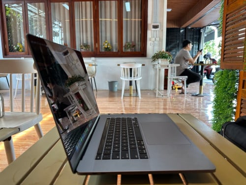 តម្លៃទាបជាងទីផ្សារ! MacBook Pro 16” i9 | RAM 32GB | GPU 4GB | SSD លឿនខ្លាំង – ត្រឹមតែ $680!