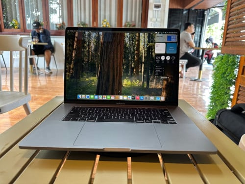 តម្លៃទាបជាងទីផ្សារ! MacBook Pro 16” i9 | RAM 32GB | GPU 4GB | SSD លឿនខ្លាំង – ត្រឹមតែ $680!