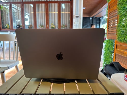 តម្លៃទាបជាងទីផ្សារ! MacBook Pro 16” i9 | RAM 32GB | GPU 4GB | SSD លឿនខ្លាំង – ត្រឹមតែ $680!