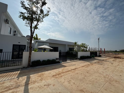 🏡វីឡា​ ភ្លោះ ​​ រចនា​ម៉ូដ​ដ៏ស្រស់​ស្អាតចំងាយ