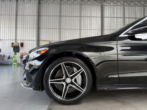2015 Mercedes-Benz C300 AMG Line​ មានភ្លើង3ពណ៌ កៅអីក្តៅត្រជាក់