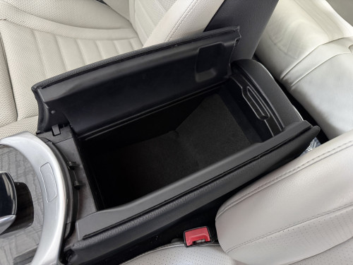 2015 Mercedes-Benz C300 AMG Line​ មានភ្លើង3ពណ៌ កៅអីក្តៅត្រជាក់