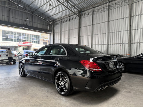 2015 Mercedes-Benz C300 AMG Line​ មានភ្លើង3ពណ៌ កៅអីក្តៅត្រជាក់