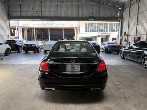 2015 Mercedes-Benz C300 AMG Line​ មានភ្លើង3ពណ៌ កៅអីក្តៅត្រជាក់