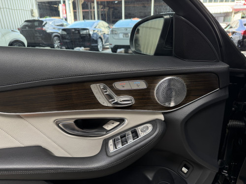 2015 Mercedes-Benz C300 AMG Line​ មានភ្លើង3ពណ៌ កៅអីក្តៅត្រជាក់